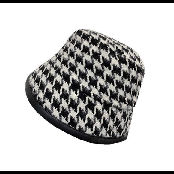 Black and white houndstooth bucket hat - Picture 3 of 6